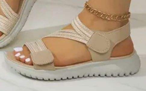 Scarpe da donna: Sommer Sandalen, beige, Grösse 40 neu. – Nuovo e nell'imballaggio originale da Richterswil venduto da Dfdo