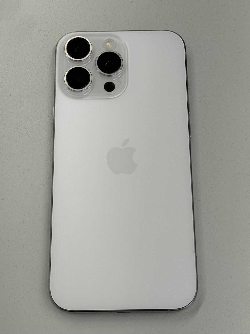 Apple Telefoni cellulari / Smartphones: iPhone 16 Pro Max 256GB – Difettoso da Zug venduto da ElPhone 1