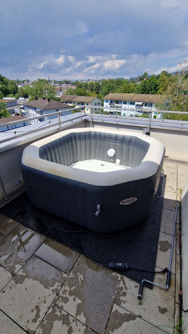 Intex Whirlpool: Intex Spa Pool Bubble Deluxe  – Gebraucht aus Rüti ZH von Dominik333