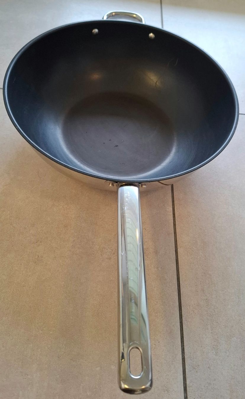 Padelle: 2x Grosse IKEA Wok Pfannenset mit Deckel. – Usato da Rotkreuz venduto da keerthdi 4