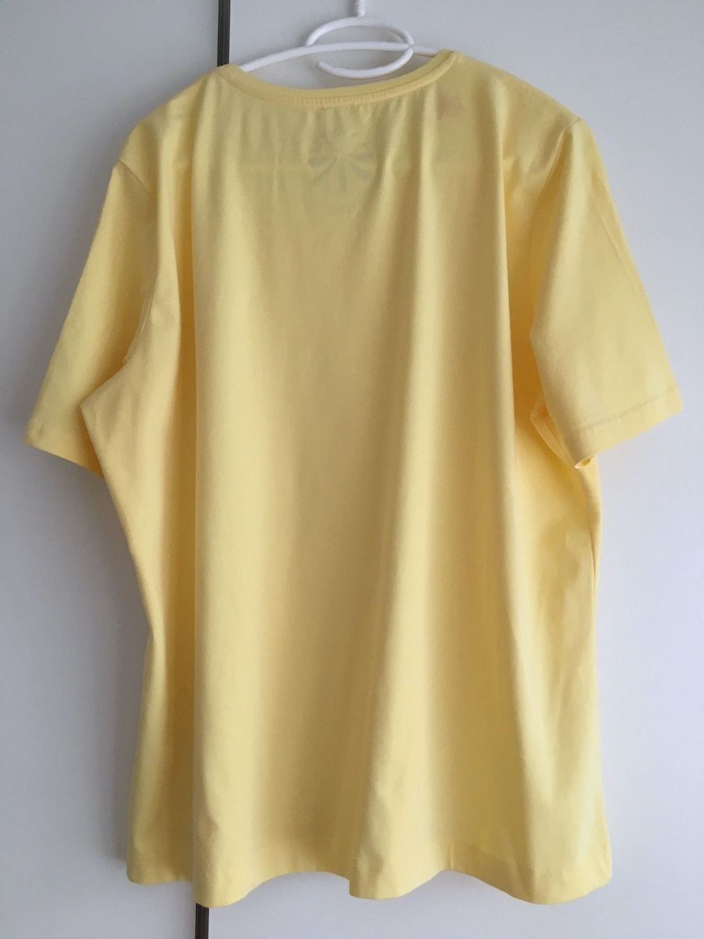 T-Shirts: Neuwertiges Kurzarm-T-Shirt, Vanille – Gebraucht aus Bern von Smile-2707 1