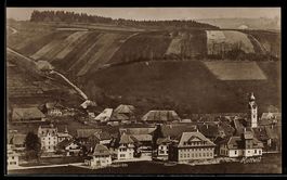 AK Huttwil, Ortsansicht mit Kirche und Häusern vor Terrassen