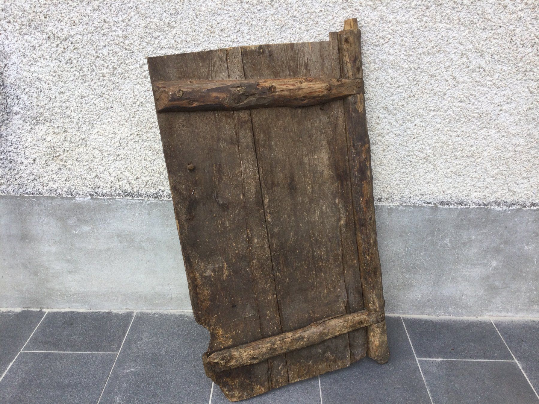 Werkzeuge: Uraltes gebrauchtes Holztor oder Türe mit Holznägeln – Gebraucht aus Wangen SZ von kuriosum12 8
