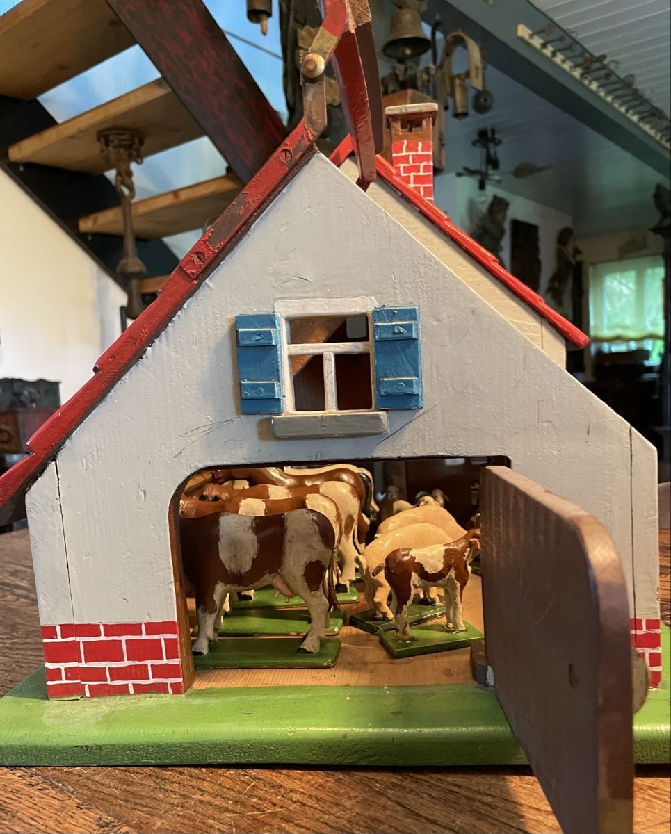 Giocattoli: Antiker Stall Haus Holz geschnitzt Kühe – Usato da Rorschacherberg venduto da farmer61 3