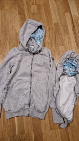 Pregnancy and postpartu hoodie for babywearing