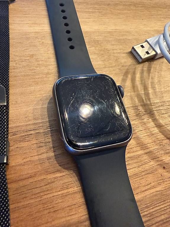 Smartwatch: Apple Watch Series 5 40mm – Gebraucht aus Zell LU von .VR46. 1