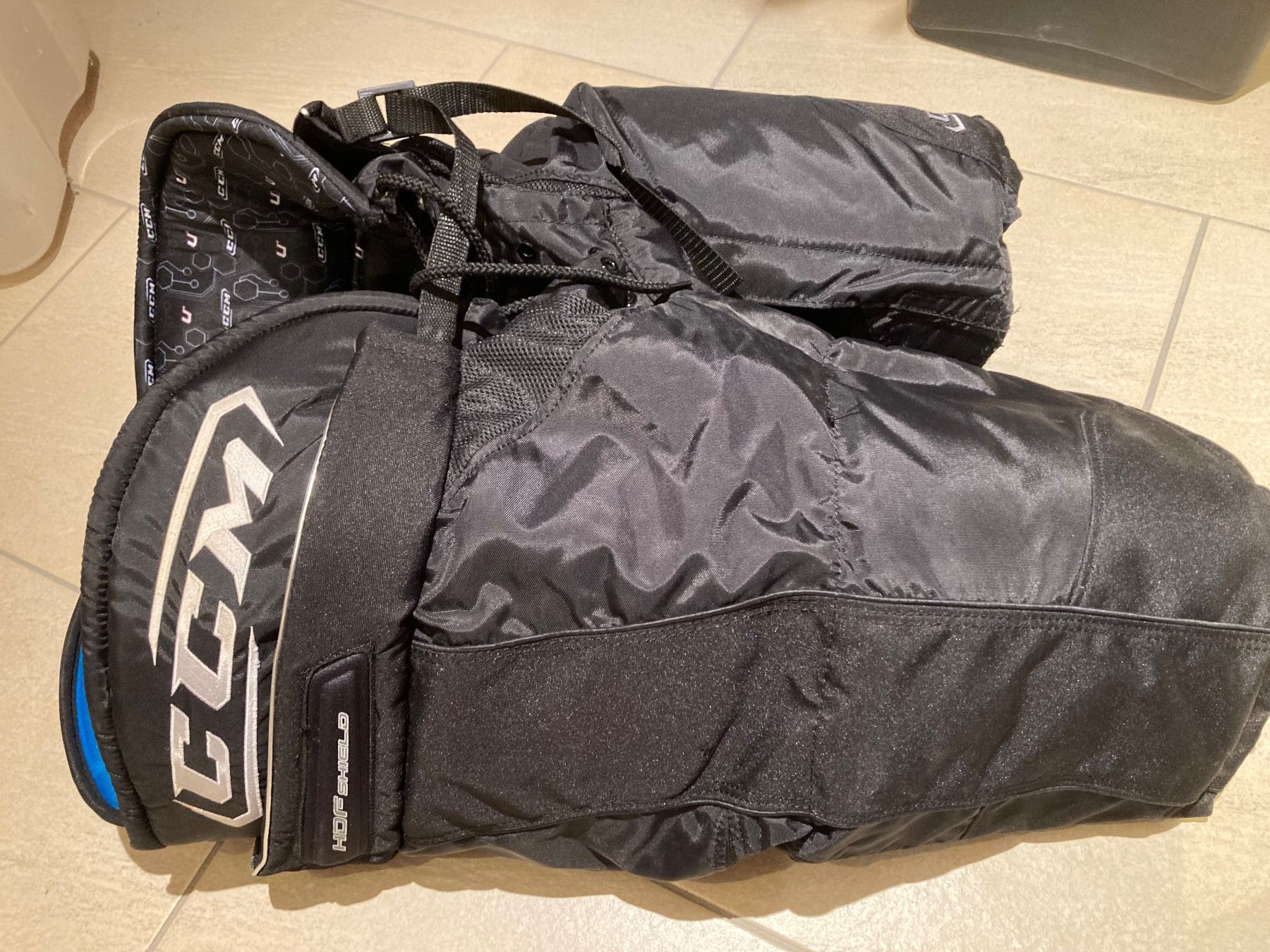 Ccm Pantaloni: Eishockey Hose CCM schwarz Senior M – Nuovo (secondo la descrizione) da Deitingen venduto da Calimi 4