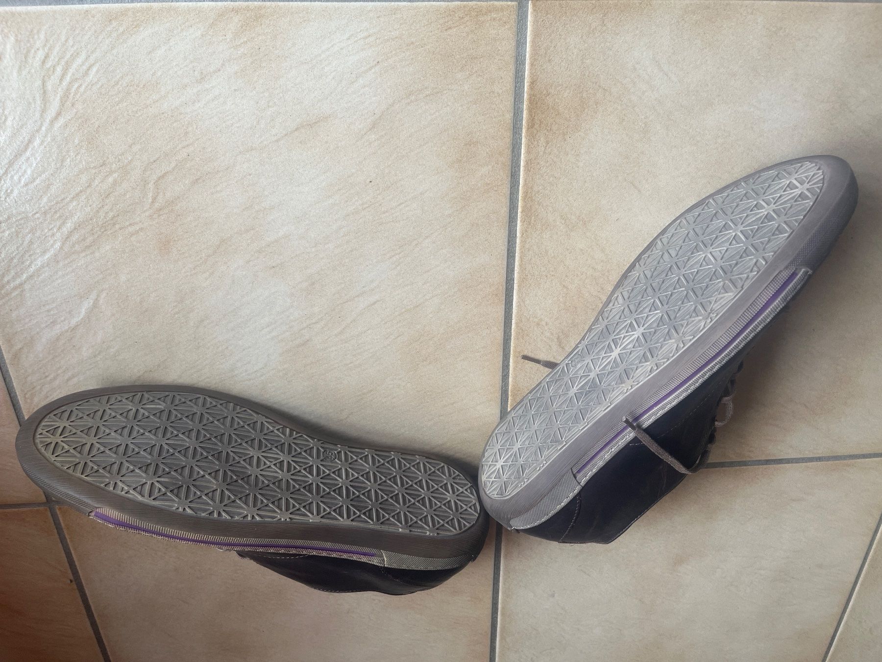 Scarpe da uomo: Chaussures en cuir FLORENTINO taille 45 – Usato da Vernayaz venduto da Darkfrost 2