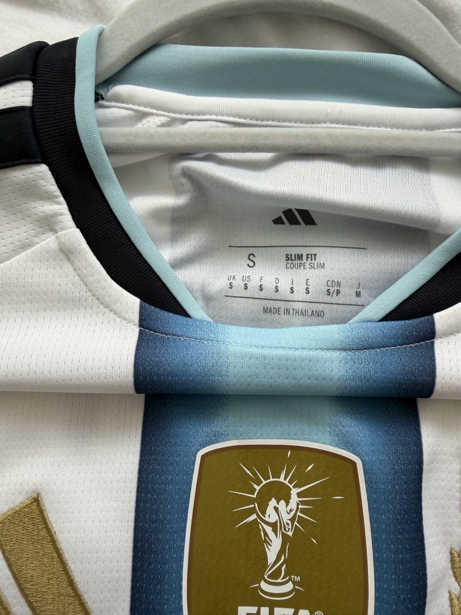 Adidas Canottiere & Pantaloni: Argentinien 2026 Home Adidas  – Usato da Meggen venduto da Patti_ 3
