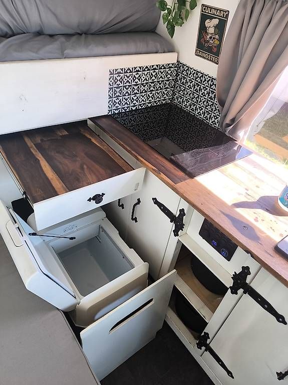 Veicoli da campeggio: Wohnmobil auf Sprinter-Basis mit Motorschaden – Usato da Menziken venduto da enr_lw6x 3