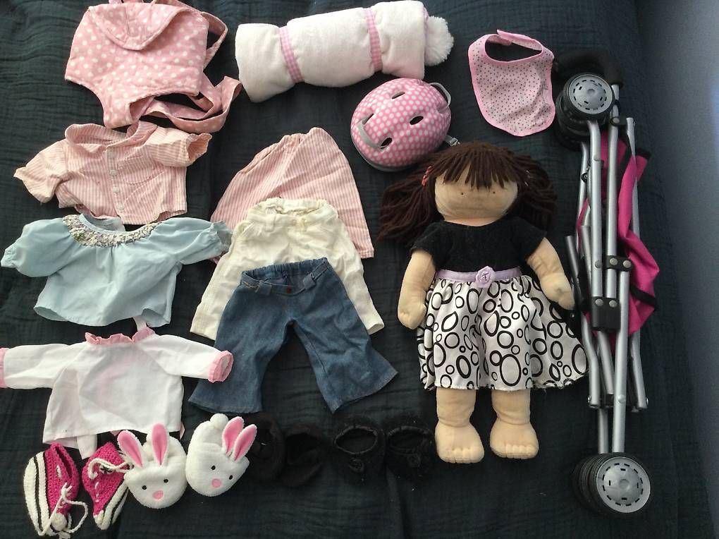 Bambole: Puppe mit Kleider und Kinderwagen. – Usato da Zürich venduto da Steve_and_ali