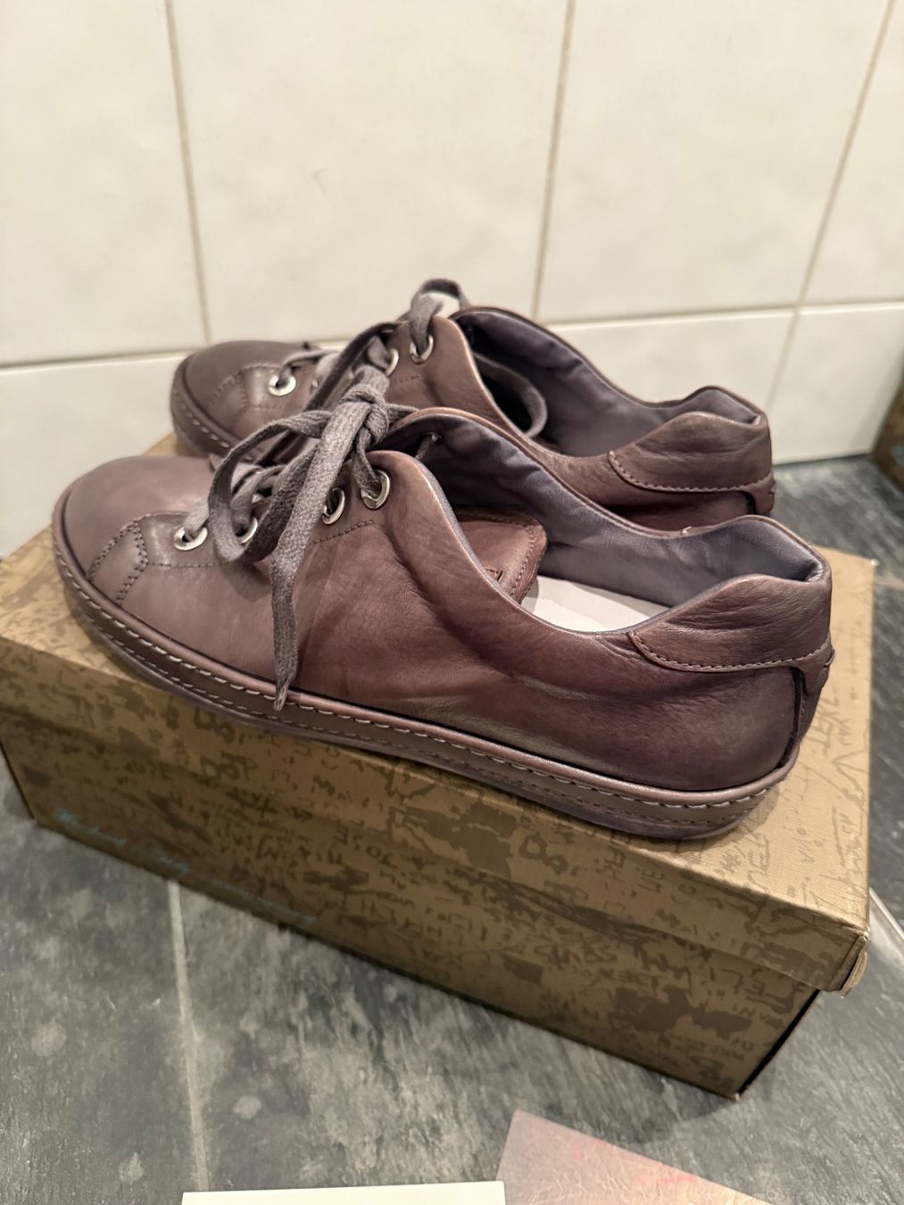 Moma Scarpe da uomo: Moma Sneaker grau Gr. 40 – Usato da Chur venduto da spicebone 1