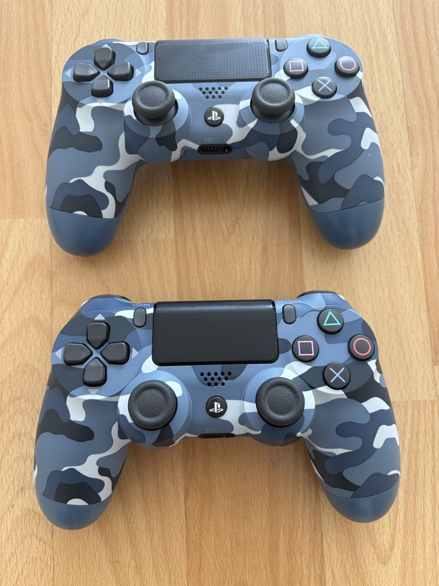 Sony Controller: 2 Original Sony DualShock 4 Controller - Ladestation - PS4 – Usato da Burgdorf venduto da iur_6898 2