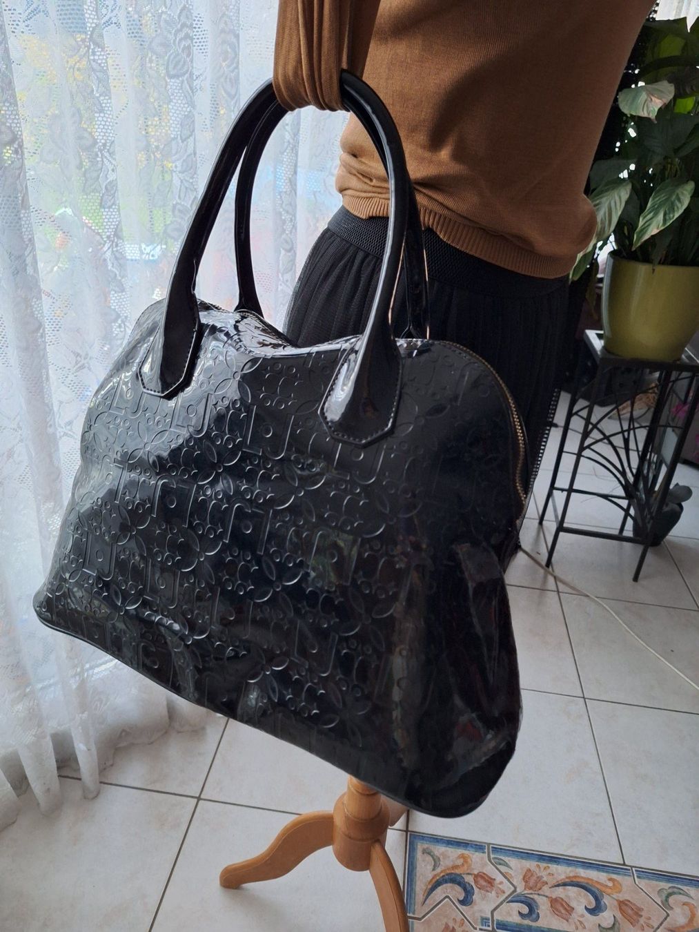 Borse da donna: Sac à main noir verni LUI-JO – Usato da St-Triphon venduto da Jldr0 1