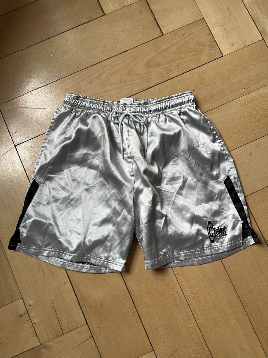 Pantaloni: Teket silver shorts – Nuovo (secondo la descrizione) da Zürich venduto da liv125 1