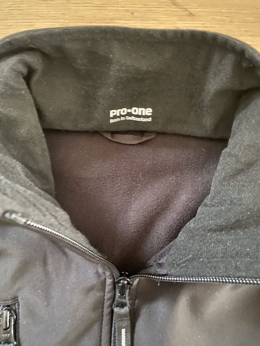 Giacche: Veste noire pro-one – Usato da Bussigny venduto da Pauline.dbs 1