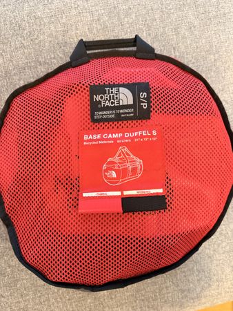 The North Face Base Camp Duffel S rot S/P sehr guter Zustand