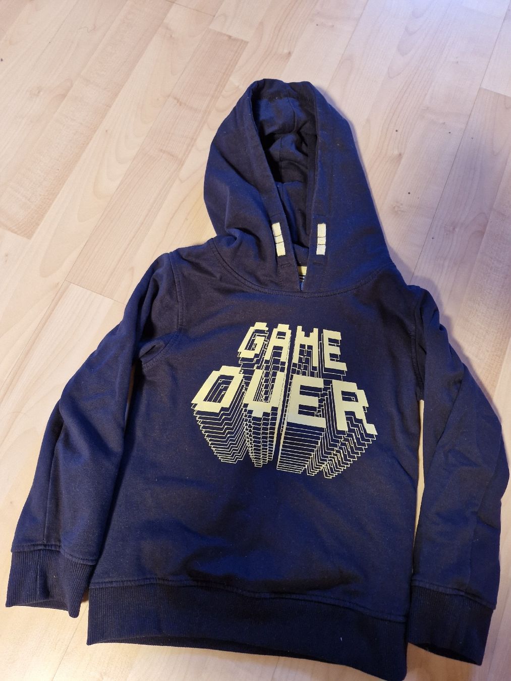 Pullover & Sweatshirts: 2 Kapuzen Pulli Gr.110/116 . – Gebraucht aus Disentis/Mustér von epa_862v 1