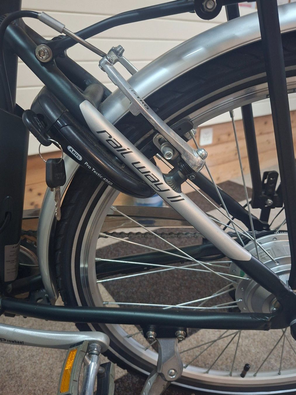 Leopard Vélos: E-Velo Damen Leopard – D'occasion à Obermumpf par Heibue 3