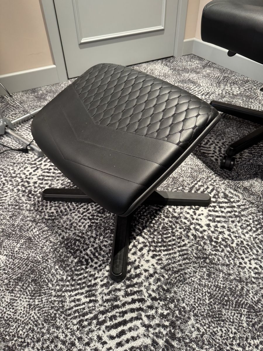 Noblechairs Stühle: noblechairs HERO - Black Edition – Gebraucht aus Zürich von Kul_C