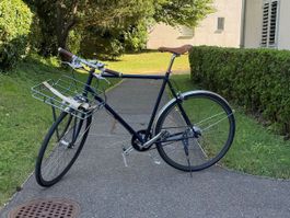 Stadtvelo mit Brooks-Zubehör