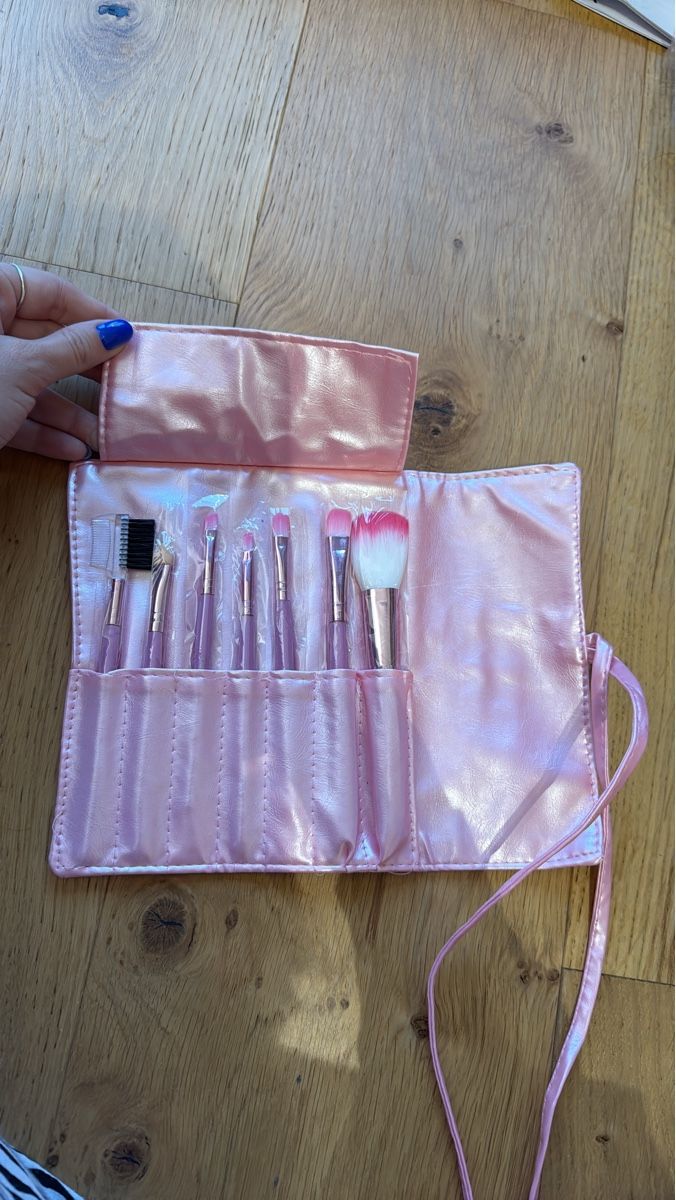 Make-up: Pink Makeup Brush Set with Case - Ideal for Travel – Neu und originalverpackt aus St-Gingolph von Ynatka