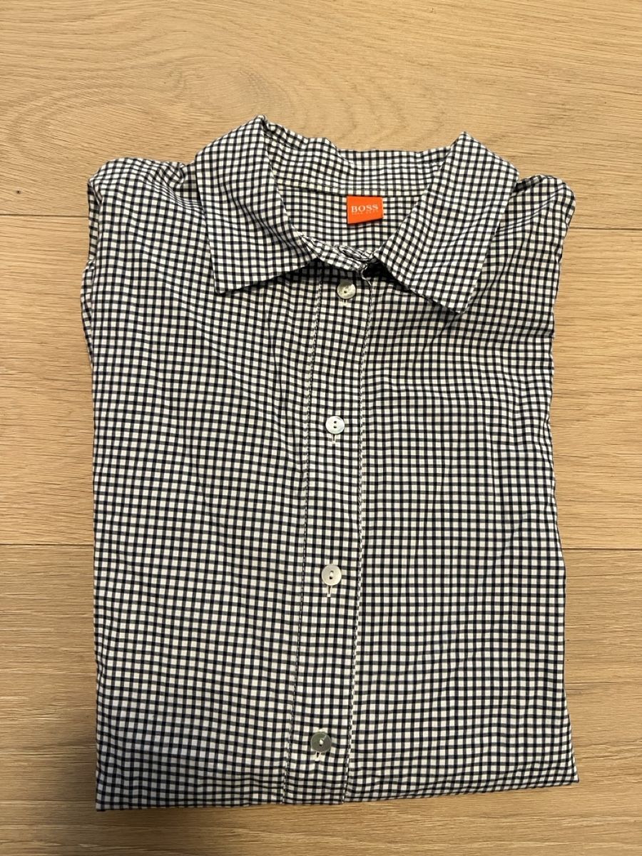 Hugo Boss Chemisiers: Hugo BOSS Orange Bluse, Grösse 36/38 – D'occasion à Wetzikon ZH par Ivy2