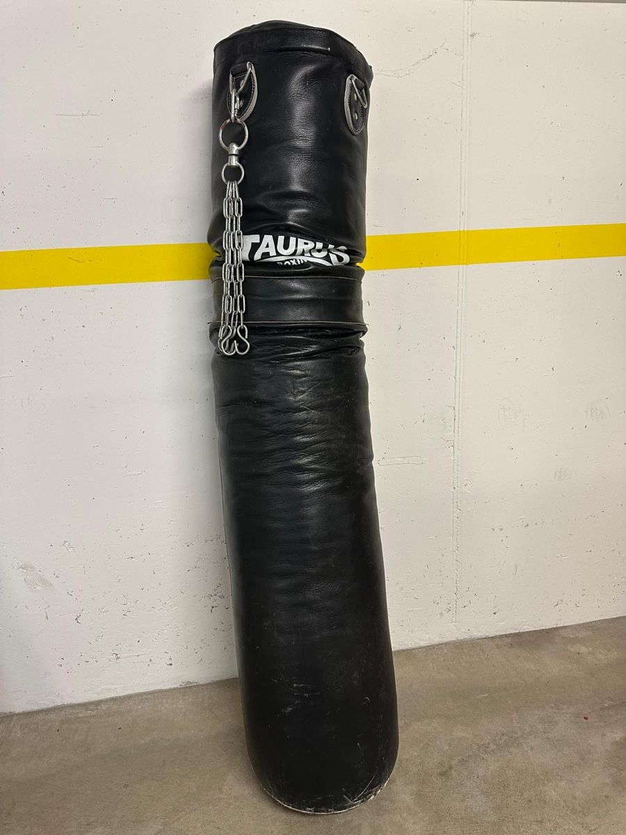 Boxsäcke: Taurus Boxsack, Schwarz, Top Zustand - Winter Training! – Gebraucht aus Mettmenstetten von plenaspei