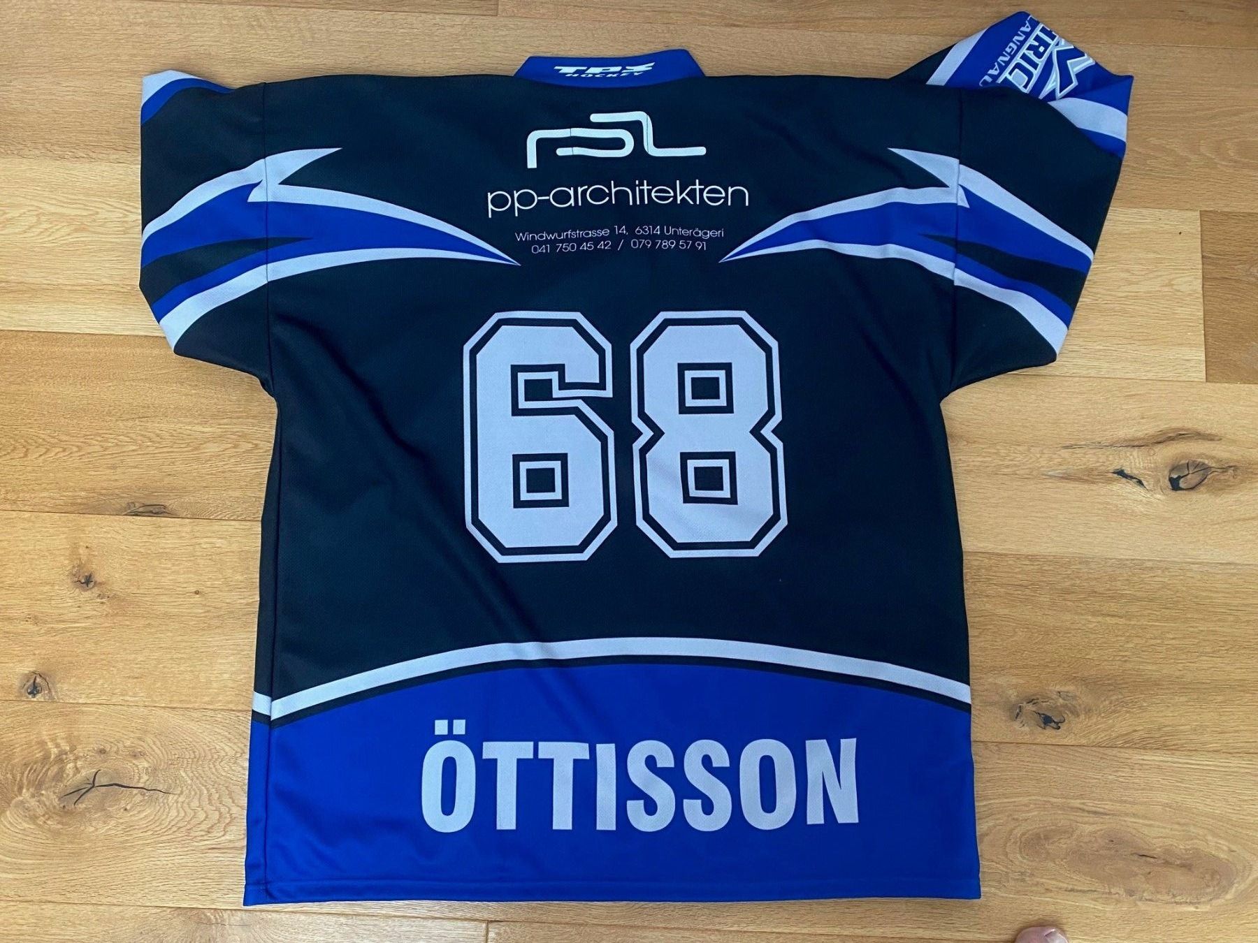 Canottiere & Pantaloni: HockeyShirt XXL Black Scorpion – Usato da küssnacht am rigi venduto da Daot 1