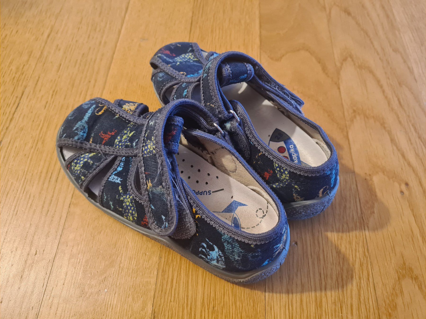 Scarpe per ragazzi: Hausschuhe Gr 28 – Usato da Zumikon venduto da daryona 1
