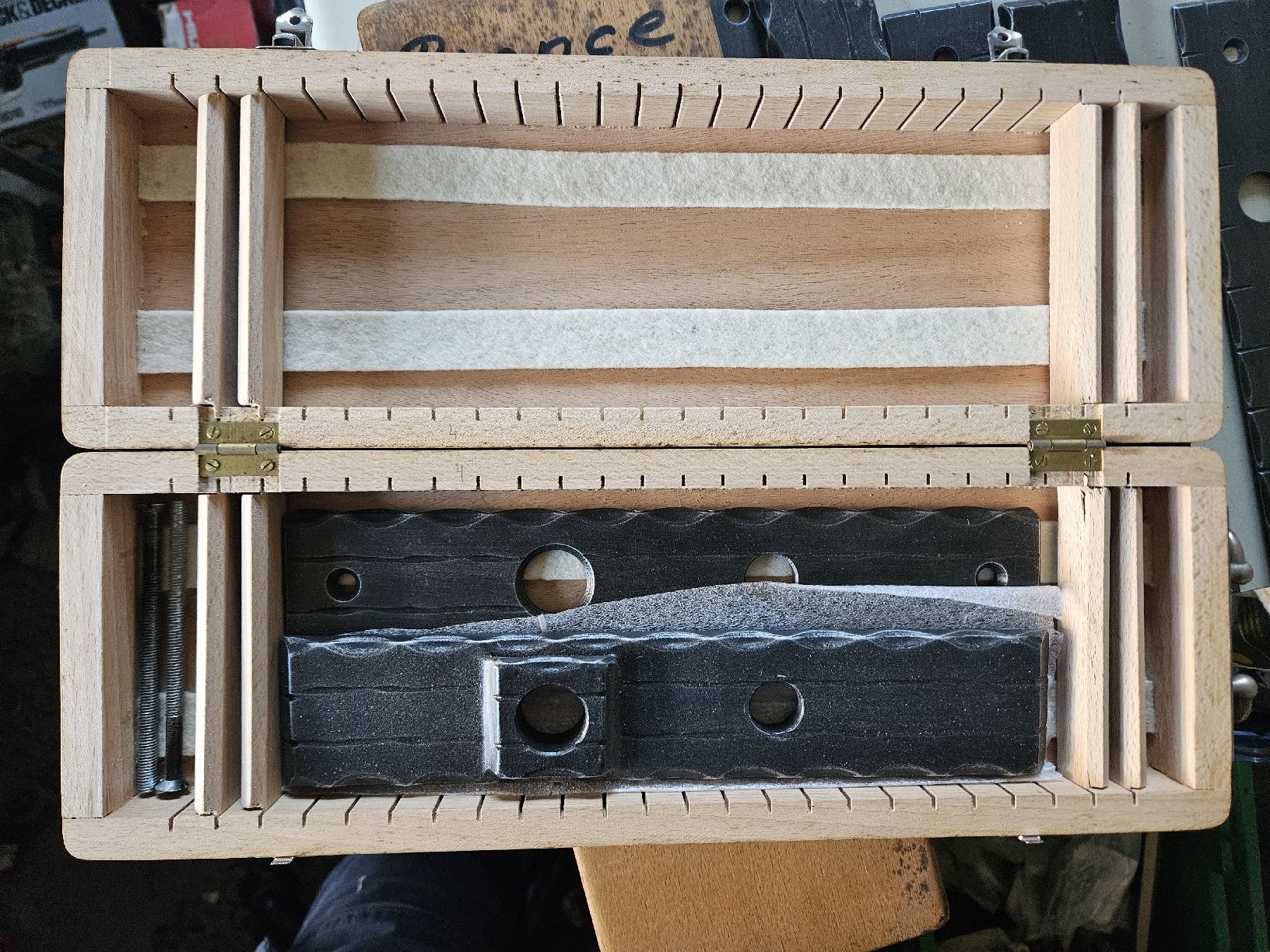 Wände & Decken: Tür-Montageplatte mit Holzkofer! – Neu (gemäss Beschreibung) aus Oberburg von znas