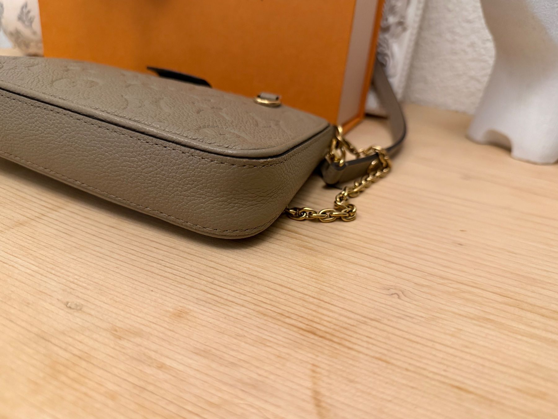Louis Vuitton Taschen für Damen: Louis Vuitton Easy Pouch on Strap Fullset Empreinte – Gebraucht aus Hirschthal von GR7000 2
