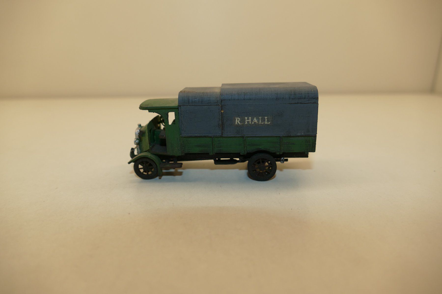 Modelleisenbahnen: Spur H0: Oldtimer Lkw R. Hall beladen – Gebraucht aus Niederhasli von rail-duerst
