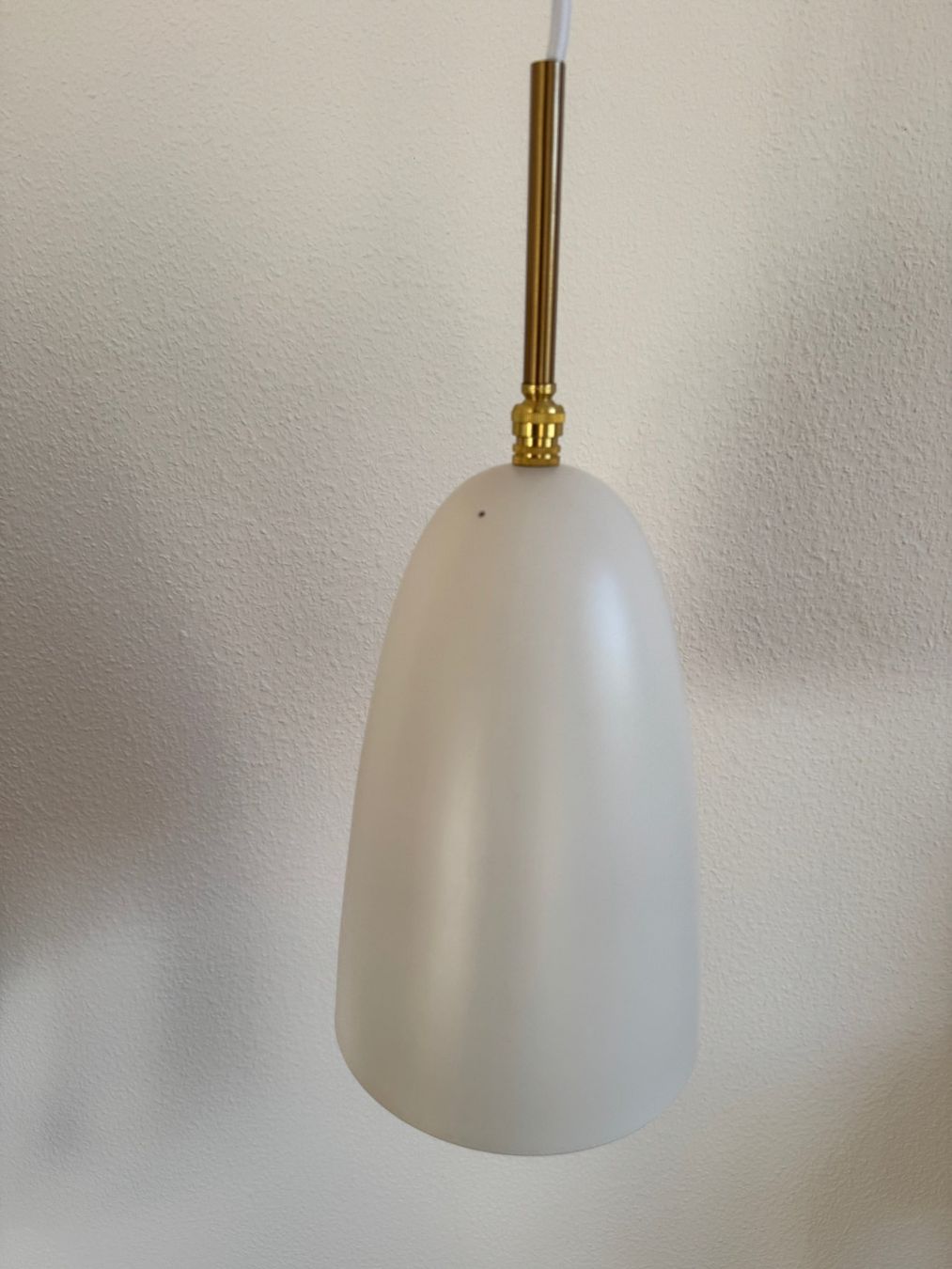 Lampen: Gräshoppa Pendelleuchte Weiss – Neu und originalverpackt aus Zürich von kas_rr5f