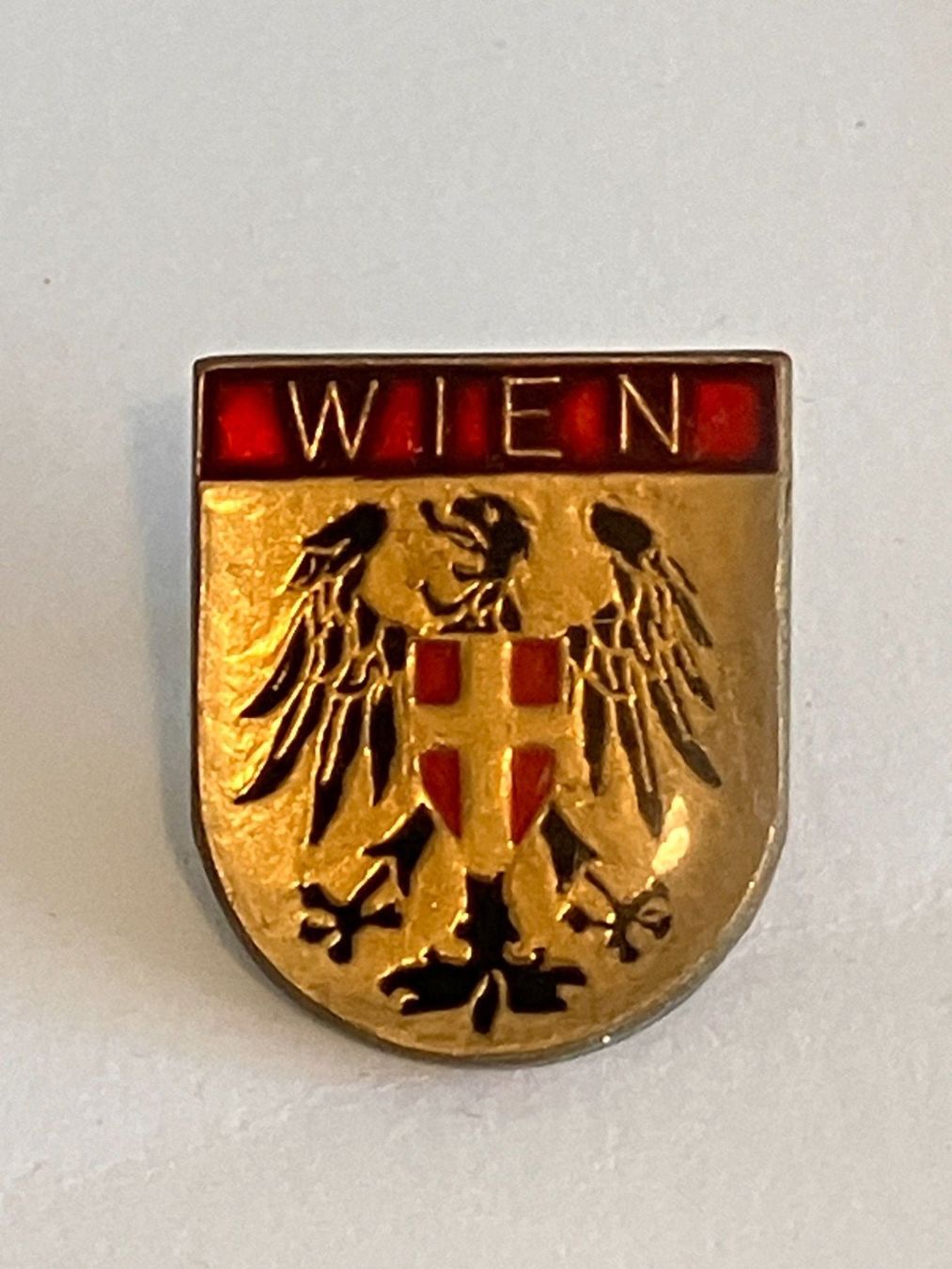 Placchette & Badge: 1 Pin Wien – Usato da Basel venduto da djwwpp