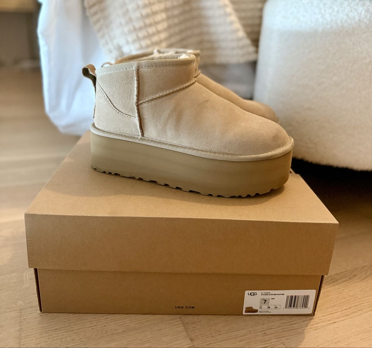 Ugg Scarpe da donna: UGG Classic Ultra Mini Platform Boots – Nuovo (secondo la descrizione) da Däniken SO venduto da tin_9g9h
