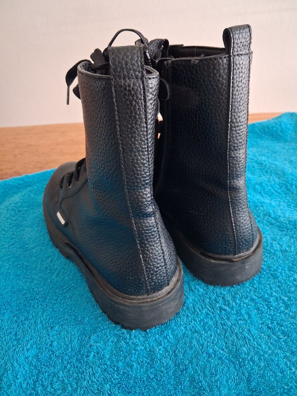 Scarpe per ragazze: STIEFELETTEN - 36 - Schwarz – Usato da Luzern venduto da miocarobabbonetoscan 3