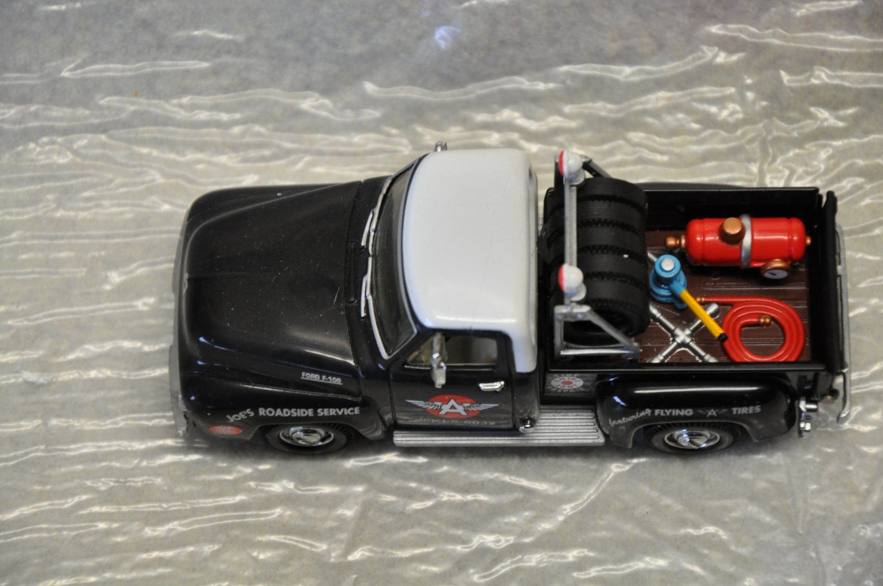 Matchbox Modellini d'auto: Ford F100 Pickup – Nuovo e nell'imballaggio originale da Ebnat-Kappel venduto da Aallerlei 1