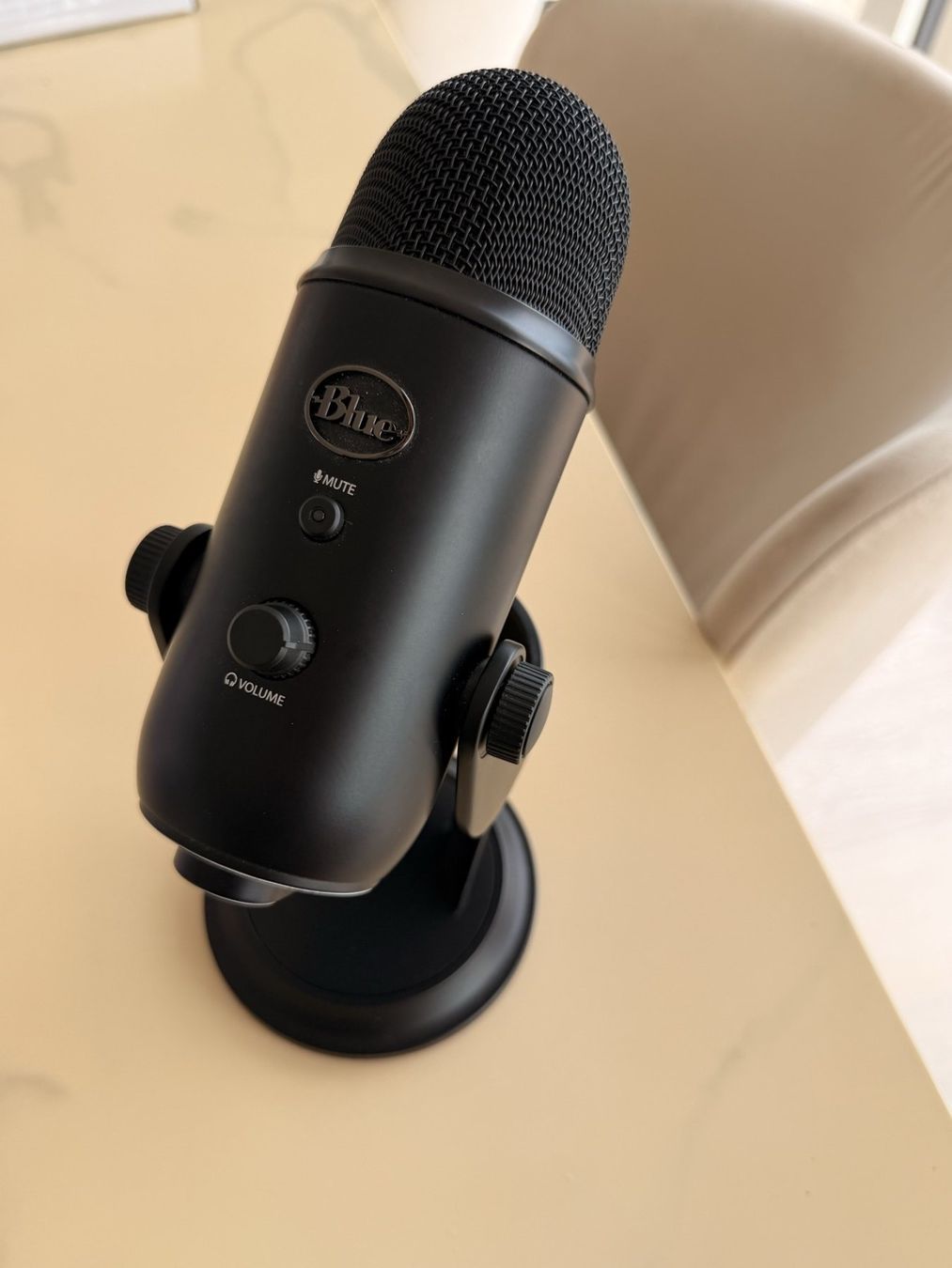 Logitech Mikrofone: Micro USB Blue Yeti noir, neuf – Neu (gemäss Beschreibung) aus Jongny von Poke-Riviera.