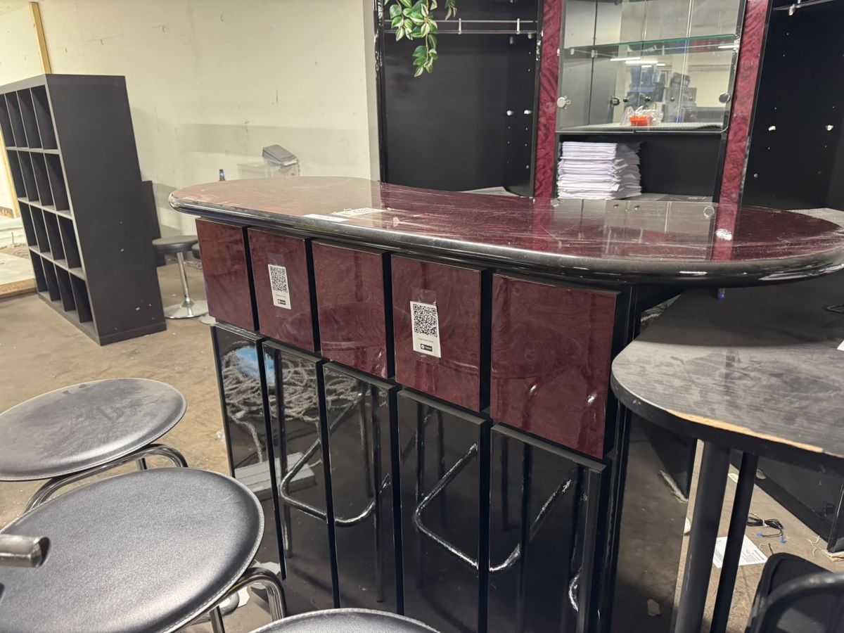 Sonstiges für Firmenanlässe & Parties: Notfall-Verkauf : Wunderschöne Bar mit Tisch – Gebraucht aus Ebmatingen von Revivetrade 3
