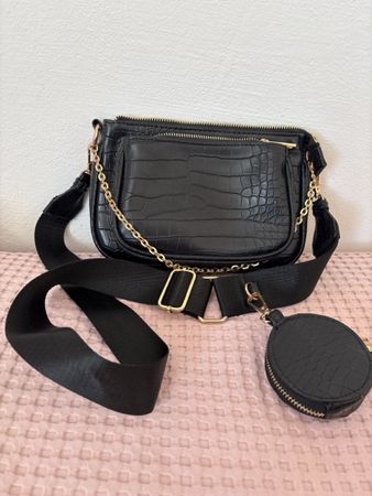 Schwarz Handtasche im Kroko-Look mit Münztäschli, neu!