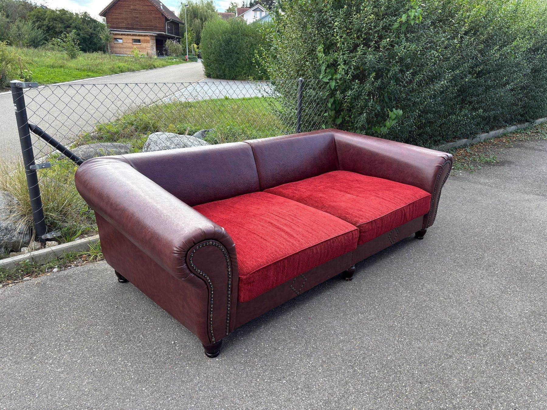 Divani: Super bequemes Kunstleder Sofa, Couch, Vintage, Retro – Usato da Alten venduto da AuntiesAtticFinds 2