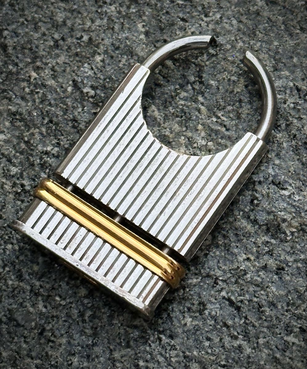 Cartier Schlüsselanhänger & - bänder: Cartier Trinity Padlock keychain – Gebraucht aus Zürich von RatsTreasure 7