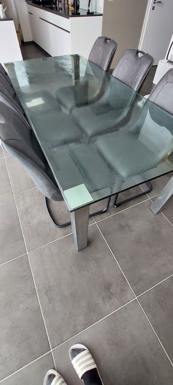 Set di tavolo e panche: Grosser Glastisch + 6 Stühle  – Usato da Niederwil AG venduto da bertomach 1
