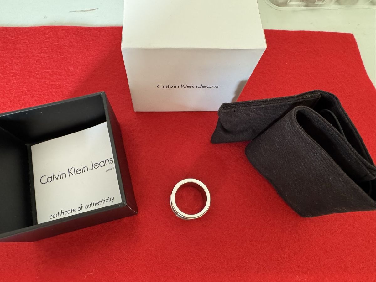 Calvin Klein Anelli: Calvin Klein Ring  – Nuovo (secondo la descrizione) da Lachen SZ venduto da artbyblondangel