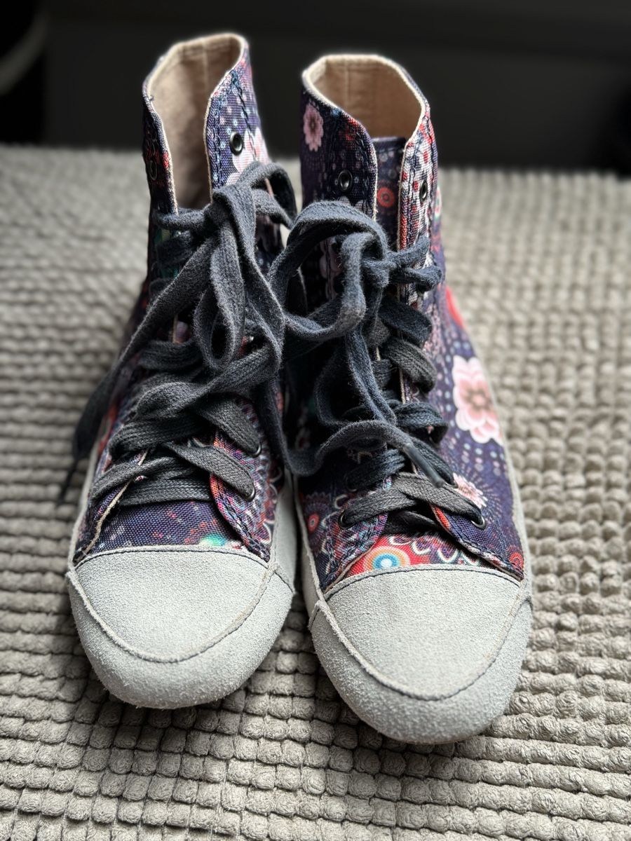 Desigual Damenschuhe: Desigual Sneaker, Turnschuhe Gr 37 – Gebraucht aus Lotzwil von Tgdromad 1