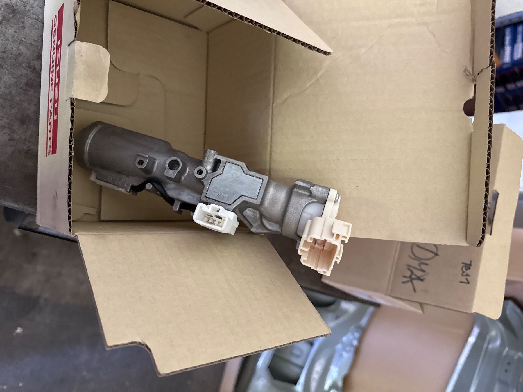 Isuzu Tutti pezzi di ricambio auto: Zündschloss Elektrischer teil – Usato da Pieterlen venduto da gar_hb8c 1