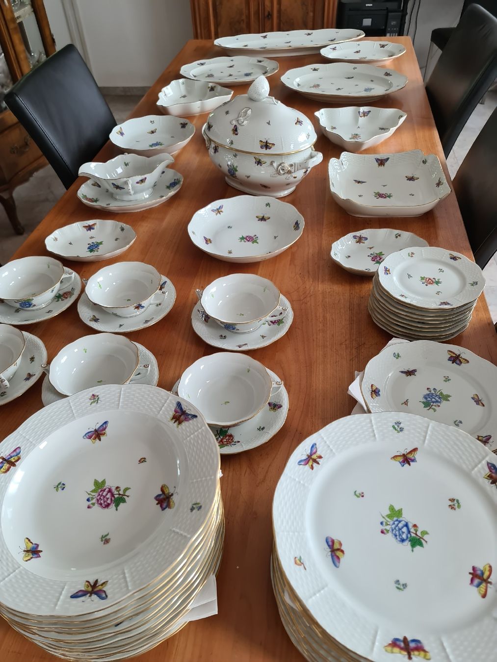 Herend Set di piatti: antiker Herend Speiseservice Papillon & Fleur ca. 50 Teile – Usato da henau venduto da Rockj 1