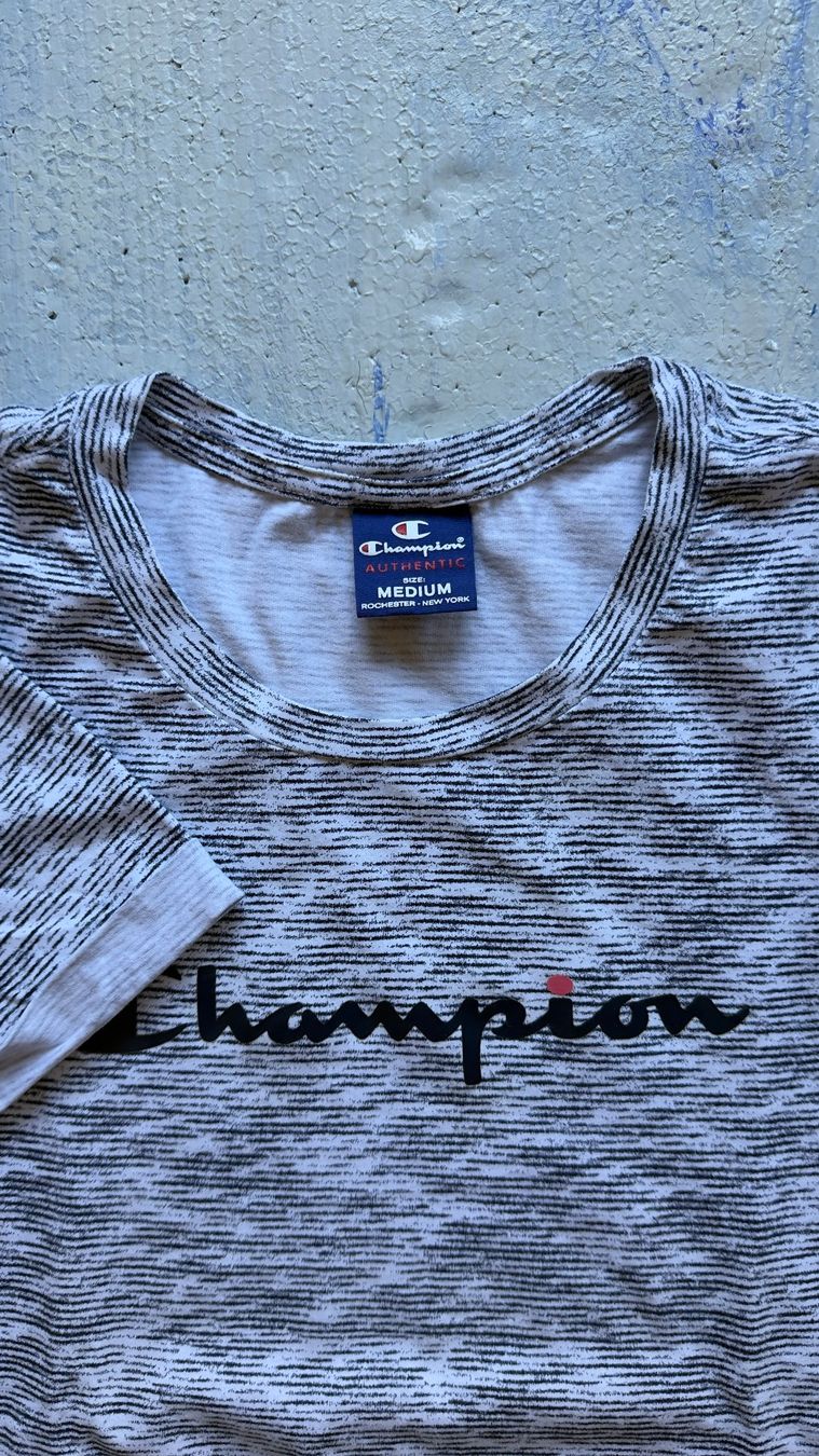 Champion T-shirt: T-Shirt von Champion – Usato da Bern venduto da MarieBrocante 1