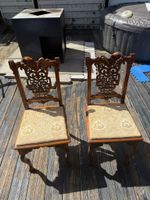 2 antike asiatische Stühle